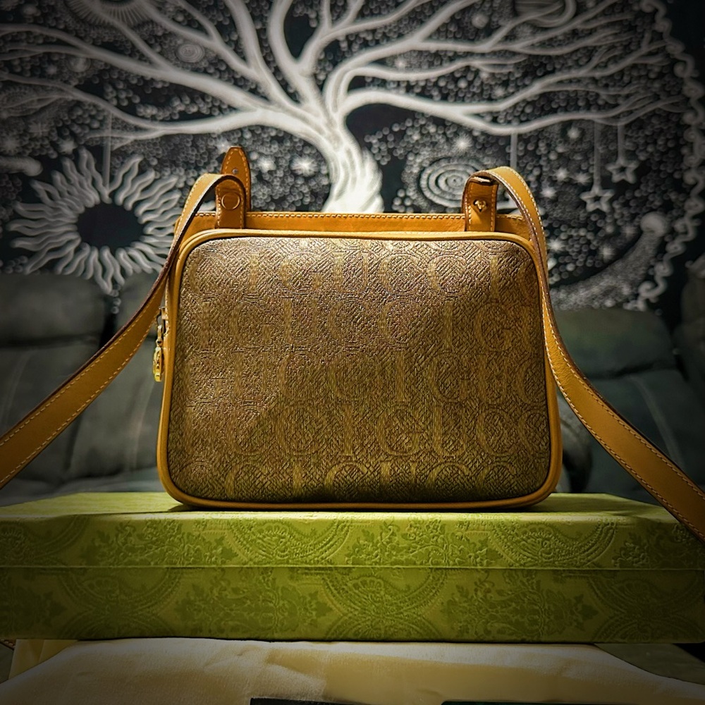 Authentic Vintage Y2K Gucci Brown and Tan Women's crossbody Bag - Picture 16 of 16